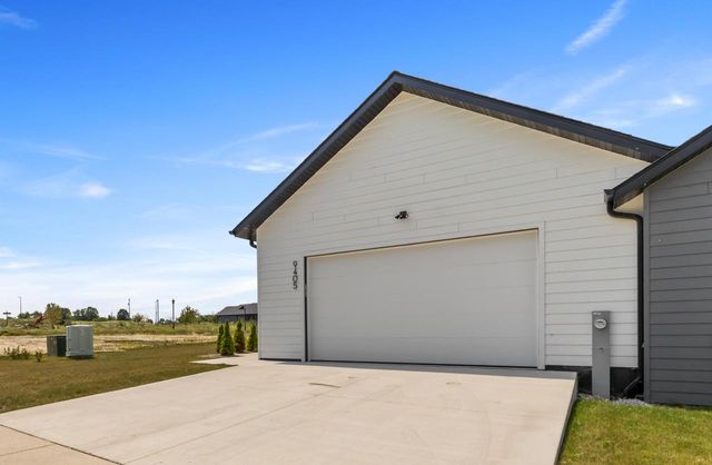 9405 S Cypress PLACE, Oak Creek, WI 53154