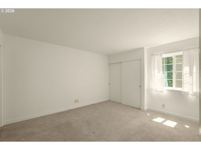 2417 Sw NEBRASKA St 4, Portland, OR 97239