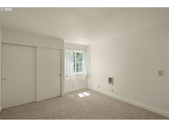 2417 Sw NEBRASKA St 4, Portland, OR 97239