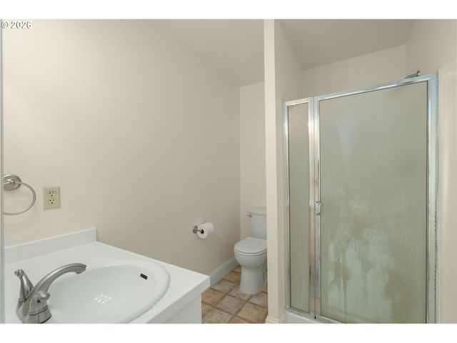 2417 Sw NEBRASKA St 4, Portland, OR 97239