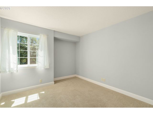 2417 Sw NEBRASKA St 4, Portland, OR 97239