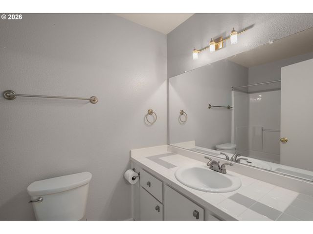 2417 Sw NEBRASKA St 4, Portland, OR 97239