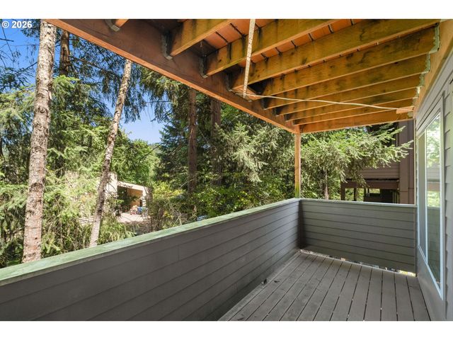 2417 Sw NEBRASKA St 4, Portland, OR 97239