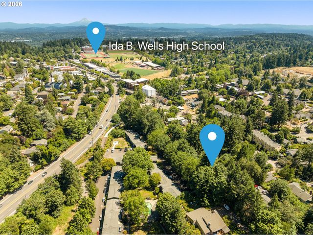 2417 Sw NEBRASKA St 4, Portland, OR 97239