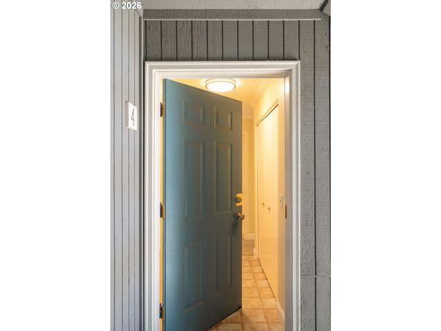 2417 Sw NEBRASKA St 4, Portland, OR 97239