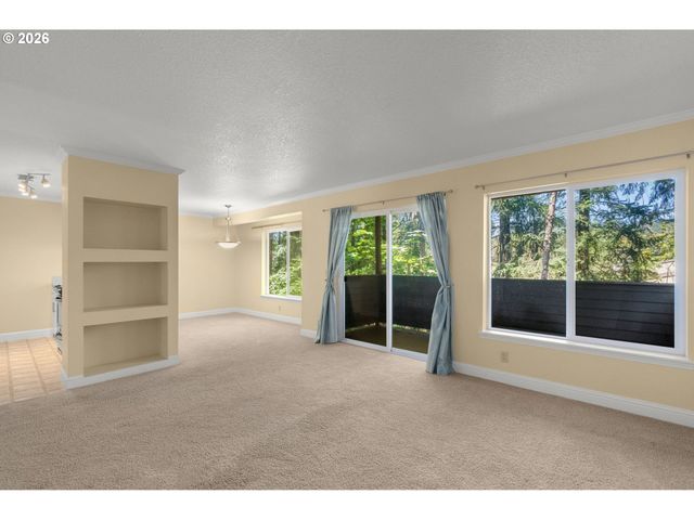 2417 Sw NEBRASKA St 4, Portland, OR 97239