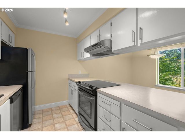2417 Sw NEBRASKA St 4, Portland, OR 97239
