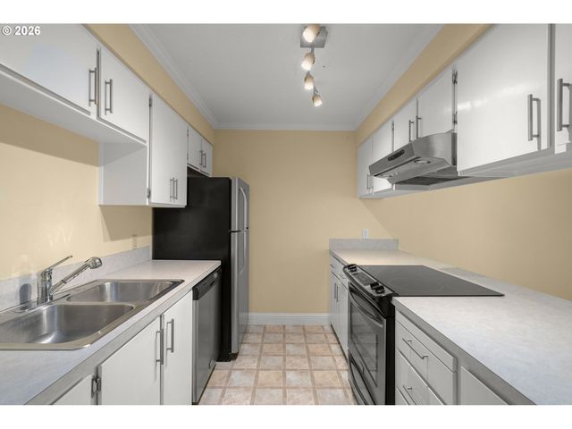 2417 Sw NEBRASKA St 4, Portland, OR 97239