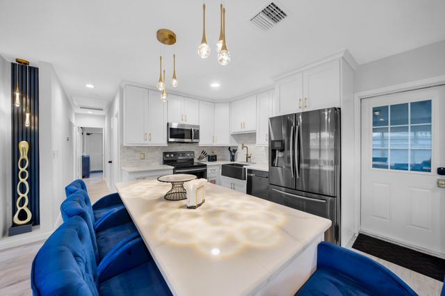 700 NE 16TH Court, Fort Lauderdale, FL 33305