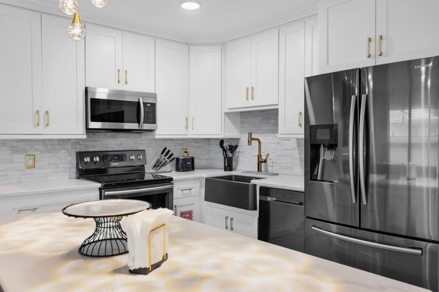 700 NE 16TH Court, Fort Lauderdale, FL 33305