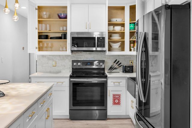 700 NE 16TH Court, Fort Lauderdale, FL 33305