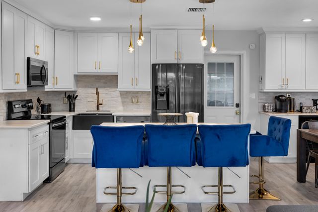 700 NE 16TH Court, Fort Lauderdale, FL 33305