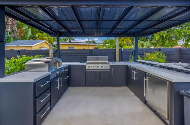700 NE 16TH Court, Fort Lauderdale, FL 33305