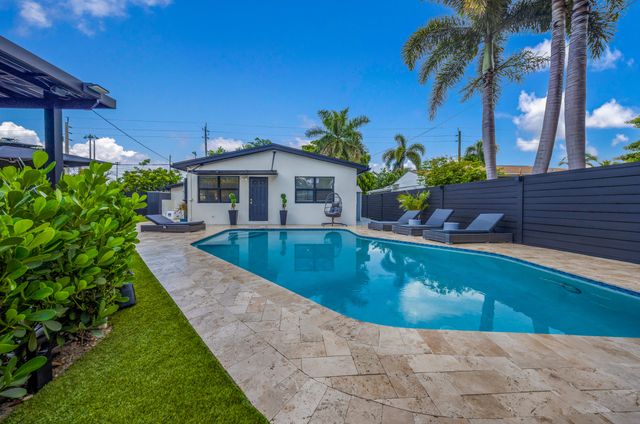 700 NE 16TH Court, Fort Lauderdale, FL 33305