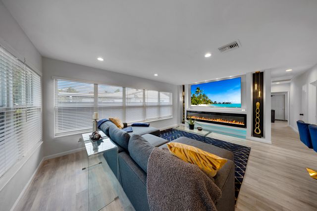 700 NE 16TH Court, Fort Lauderdale, FL 33305