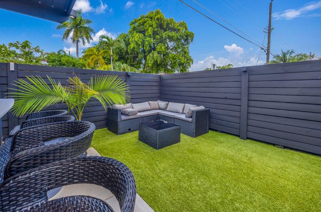700 NE 16TH Court, Fort Lauderdale, FL 33305