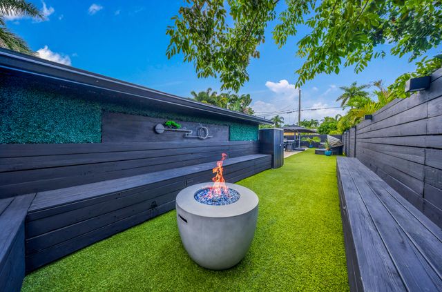 700 NE 16TH Court, Fort Lauderdale, FL 33305
