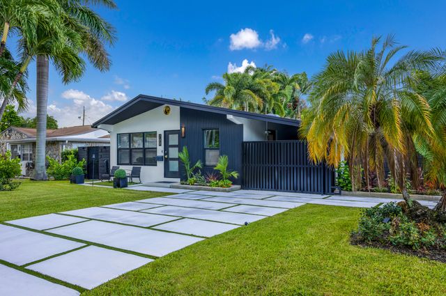 700 NE 16TH Court, Fort Lauderdale, FL 33305
