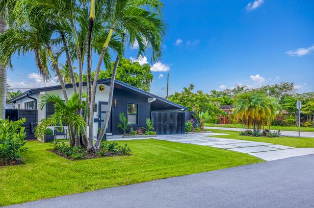 700 NE 16TH Court, Fort Lauderdale, FL 33305