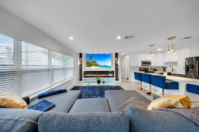 700 NE 16TH Court, Fort Lauderdale, FL 33305
