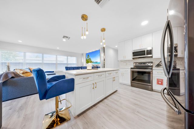 700 NE 16TH Court, Fort Lauderdale, FL 33305