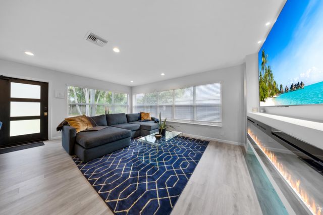 700 NE 16TH Court, Fort Lauderdale, FL 33305