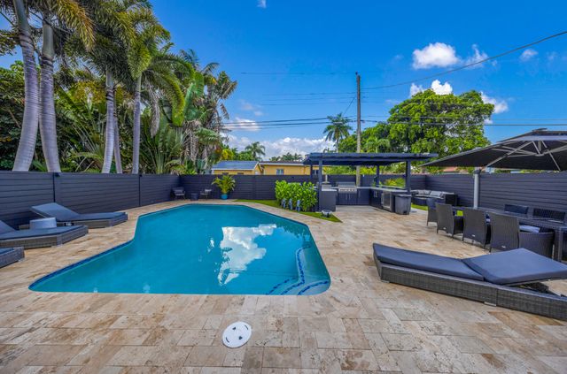 700 NE 16TH Court, Fort Lauderdale, FL 33305