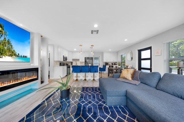 700 NE 16TH Court, Fort Lauderdale, FL 33305