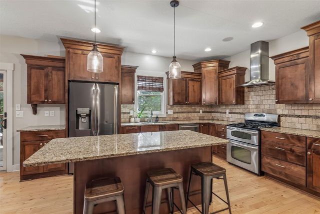7025 Northwood Drive, Johnston, IA 50131