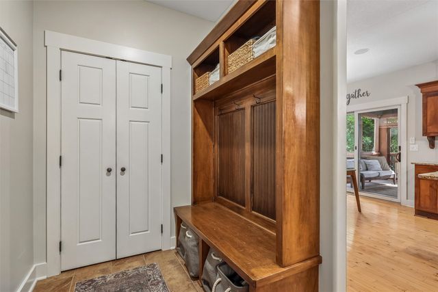 7025 Northwood Drive, Johnston, IA 50131