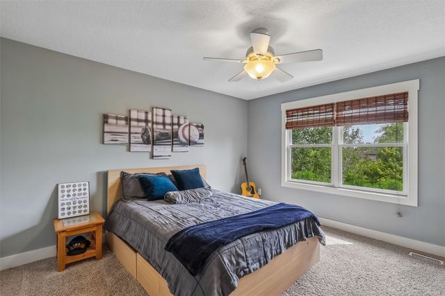 7025 Northwood Drive, Johnston, IA 50131