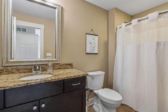 7025 Northwood Drive, Johnston, IA 50131