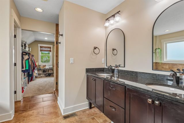7025 Northwood Drive, Johnston, IA 50131