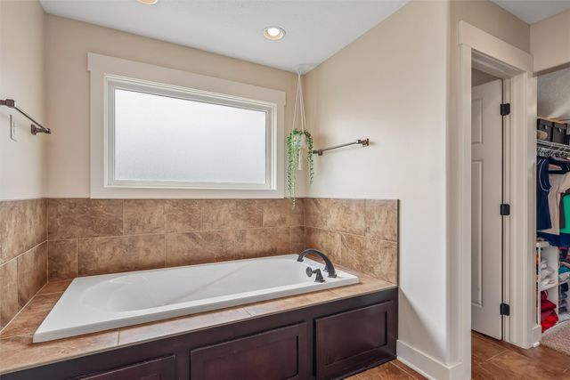 7025 Northwood Drive, Johnston, IA 50131