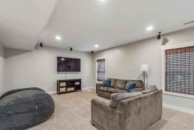 7025 Northwood Drive, Johnston, IA 50131