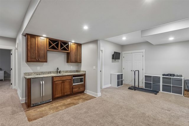7025 Northwood Drive, Johnston, IA 50131