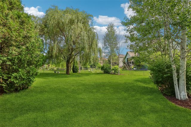 7025 Northwood Drive, Johnston, IA 50131