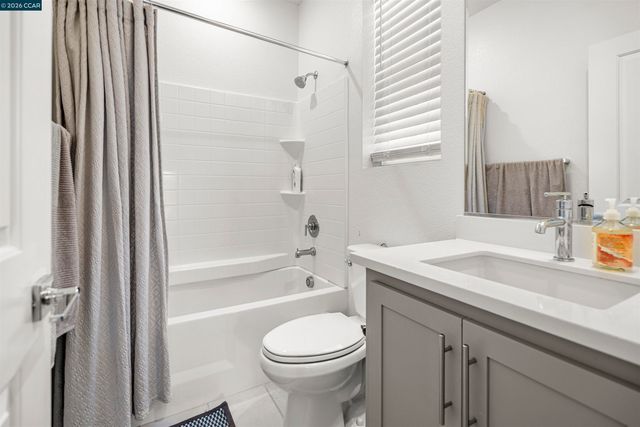 2214 Daimler St, Lathrop, CA 95330