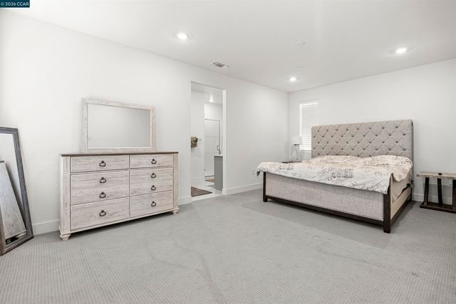 2214 Daimler St, Lathrop, CA 95330
