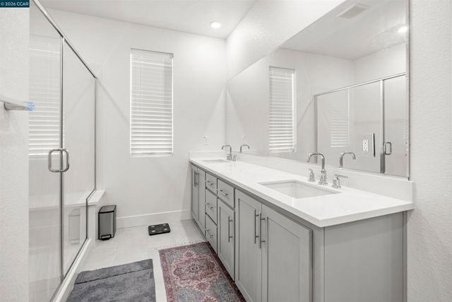 2214 Daimler St, Lathrop, CA 95330