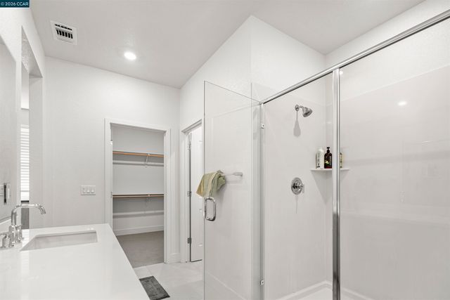 2214 Daimler St, Lathrop, CA 95330