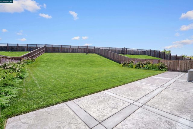 2214 Daimler St, Lathrop, CA 95330