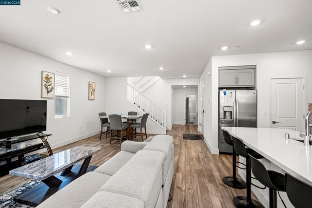 2214 Daimler St, Lathrop, CA 95330