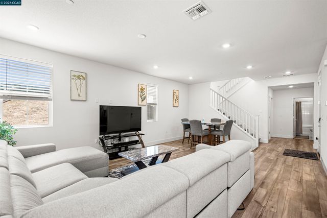 2214 Daimler St, Lathrop, CA 95330