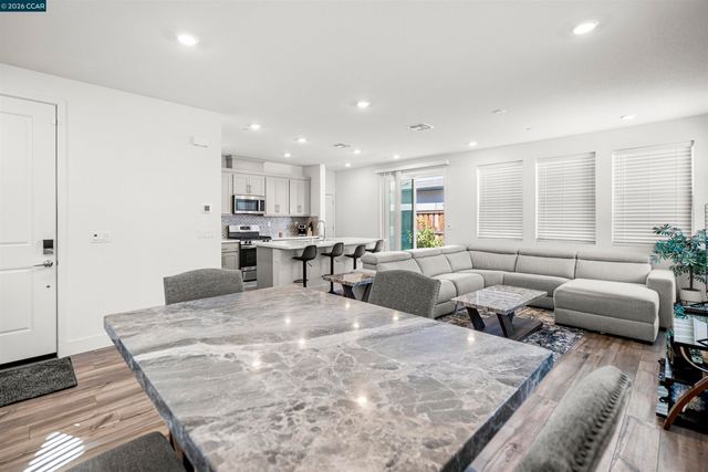 2214 Daimler St, Lathrop, CA 95330