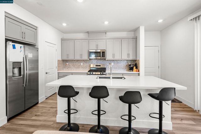 2214 Daimler St, Lathrop, CA 95330