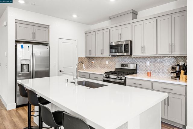 2214 Daimler St, Lathrop, CA 95330