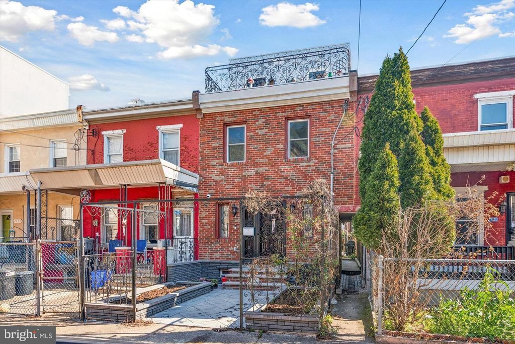 2139 E LETTERLY ST, PHILADELPHIA, PA 19125 — exterior