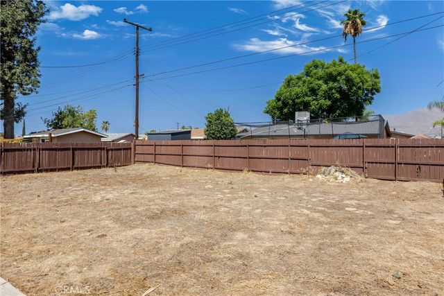 27390 6th Street, Highland, CA 92346