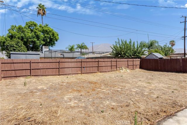 27390 6th Street, Highland, CA 92346
